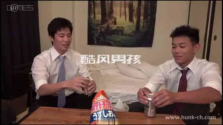 宏翔把同事灌醉推倒 | 视频