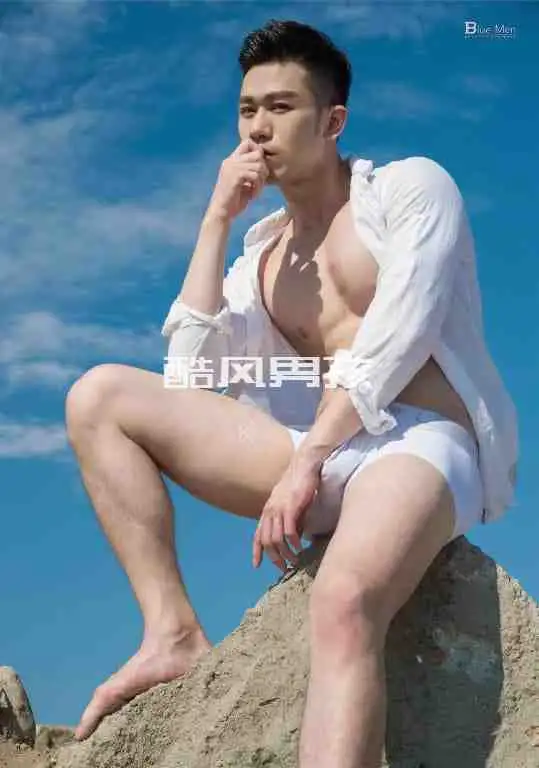 WHOSEMAN NO.48 窥看优雅男神的硕大-拉斐尔 | 写真+视频