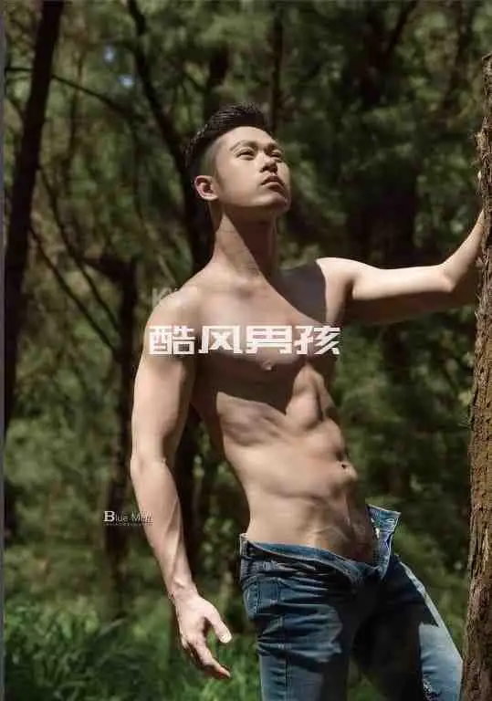 WHOSEMAN NO.48 窥看优雅男神的硕大-拉斐尔 | 写真+视频