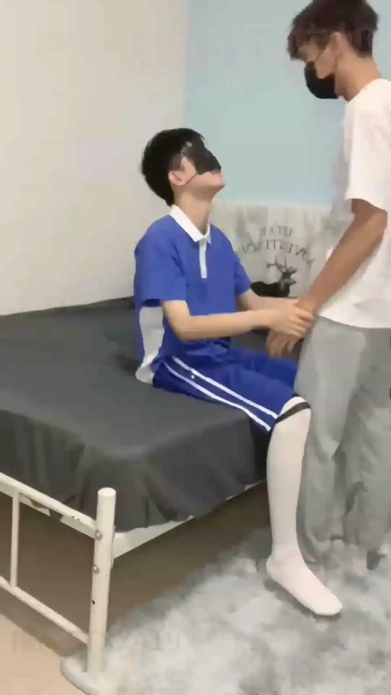 奶一打桩机无T校服弟弟 | 视频